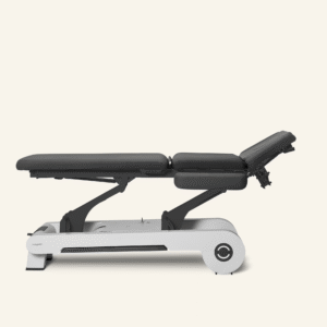 Verstelbare behandeltafel voor therapeutisch gebruik.