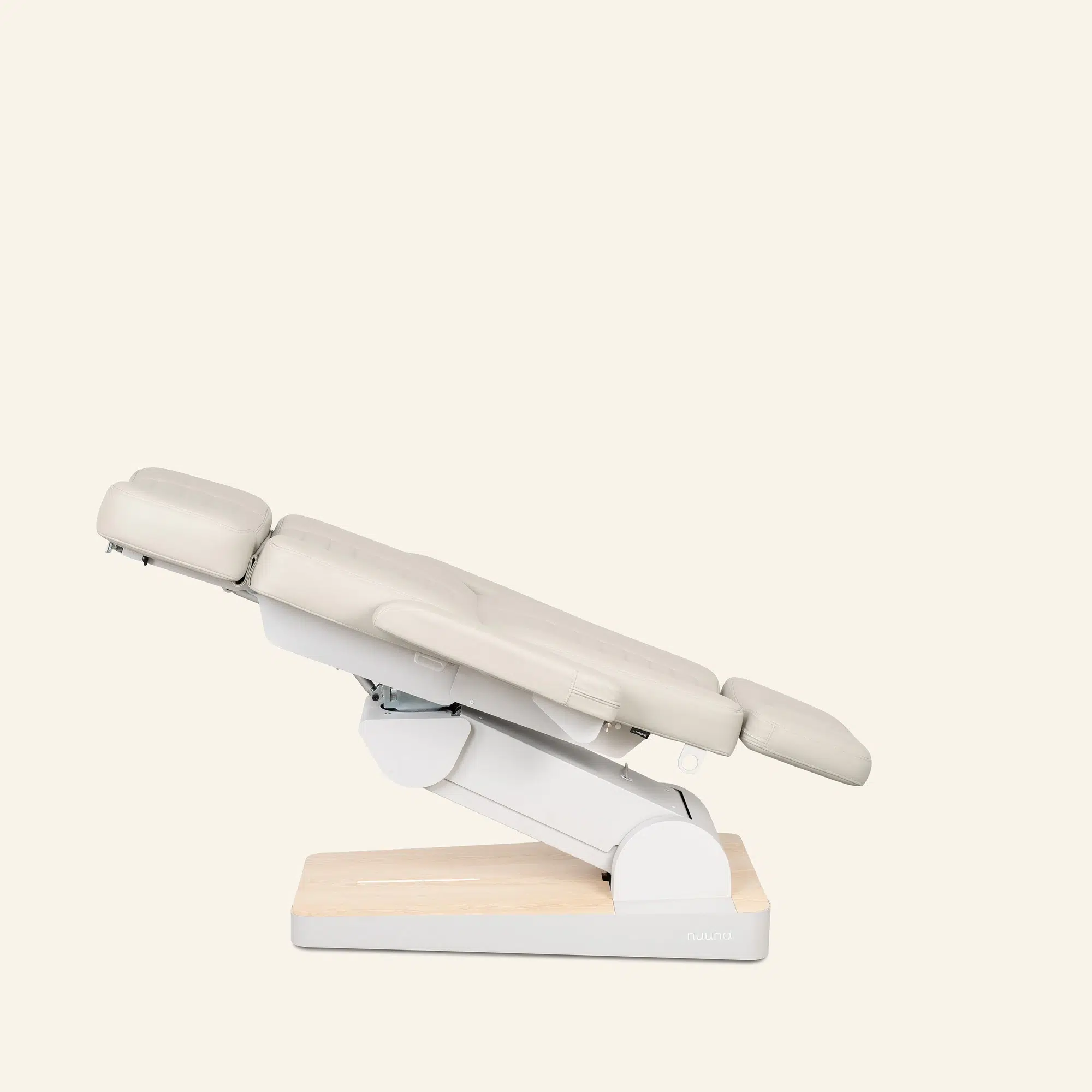 Verstelbare behandelstoel in beige kunstleer