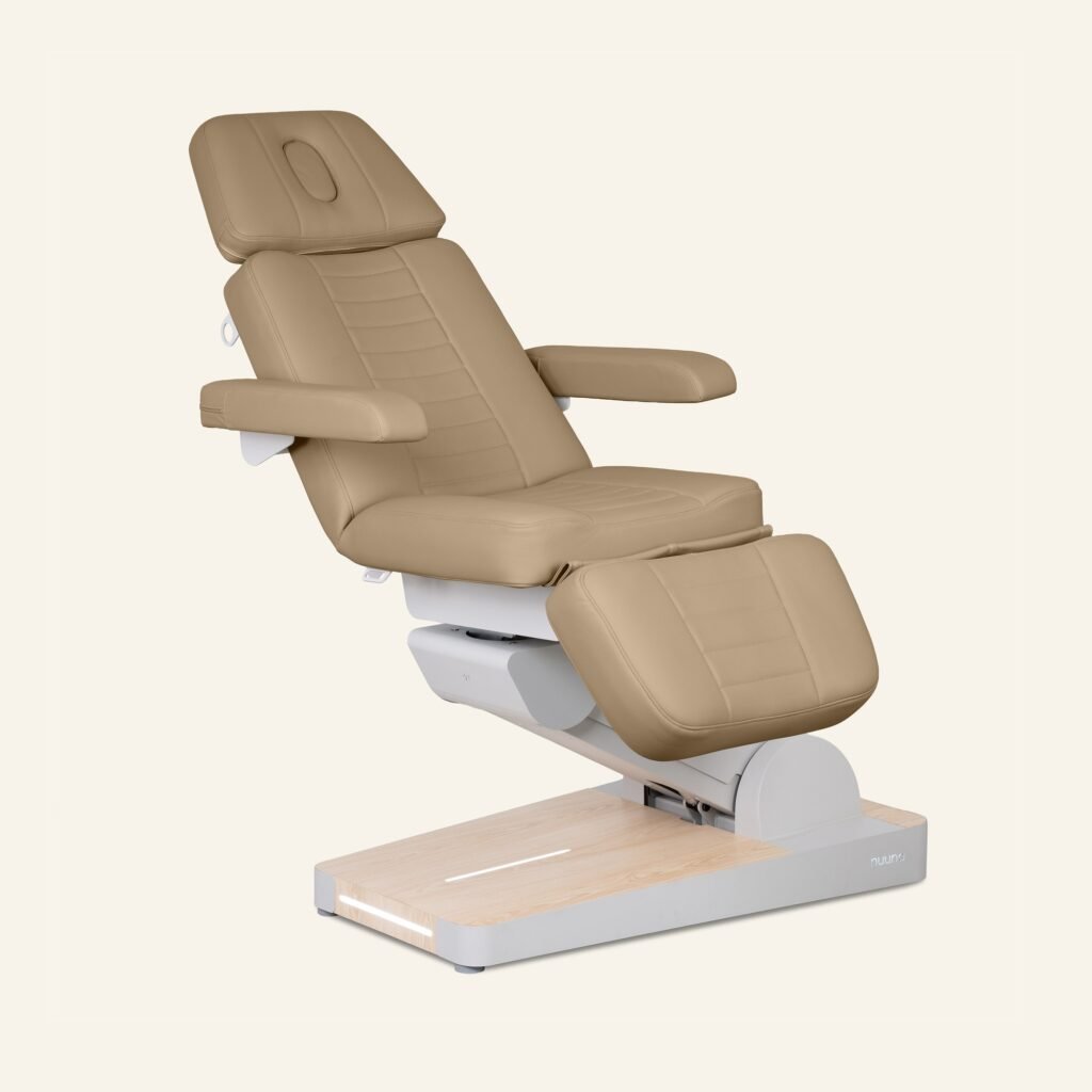 Fauteuil de soin réglable beige avec appui-tête et repose-jambes