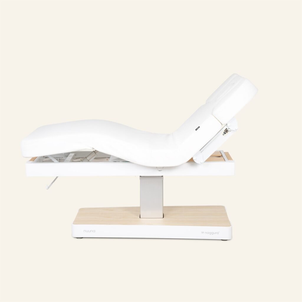 Fauteuil de soin blanc réglable avec dossier surélevé